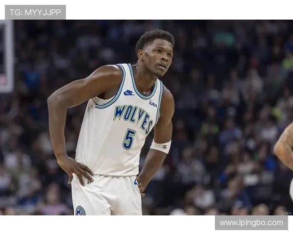 爱德华兹突破拉开空间，得分效率超越新秀同届对手