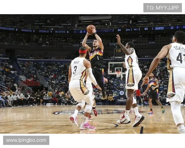 布克无球跑动效率提升，拉开空间改变太阳进攻结构